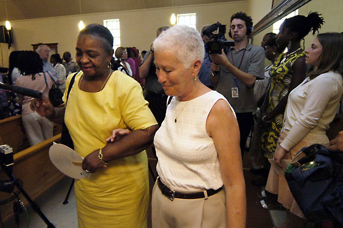 Chaney's sister and Schwerner's widow at the 2005 trial of Edgar Ray Killen<br/>